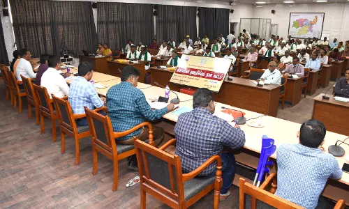 காட்பாடியில் புதிய ரெயில்வே மேம்பாலம் அமைக்க பணிகள் தொடக்கம்