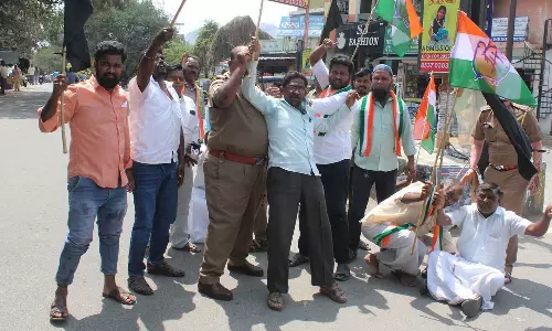 கிருஷ்ணகிரியில் காங்கிரஸ் கட்சியினர் போராட்டம்