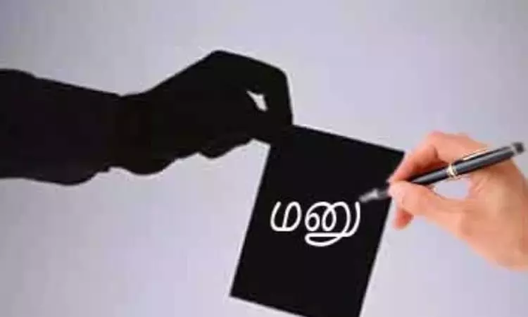 சாலையை ஆக்கிரமித்து கட்டப்பட்ட கட்டிடத்தை அகற்ற வேண்டும்- புகார் மனு