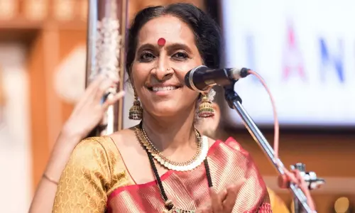 பிரபல பாடகி பாம்பே ஜெயஸ்ரீ மருத்துவமனையில் அனுமதி