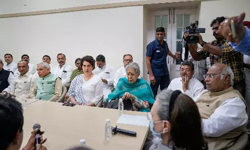 ராகுல் காந்தி தகுதி நீக்கத்தால் கொந்தளித்த காங்கிரஸ்... நாடு முழுவதும் போராட்டம் நடத்த முடிவு