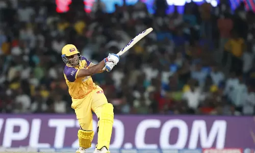 மகளிர் பிரீமியர் லீக் பைனலுக்கு முன்னேறுவது யார்? 183 ரன் இலக்கை எட்ட போராடும் உ.பி. வாரியர்ஸ்