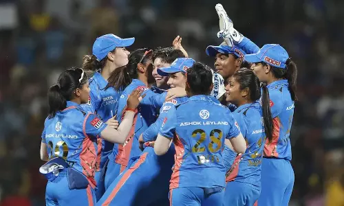 மகளிர் பிரீமியர் லீக் பைனலுக்கு முன்னேறியது மும்பை... எலிமினேட்டர் சுற்றில் உ.பி.வாரியர்ஸ் தோல்வி