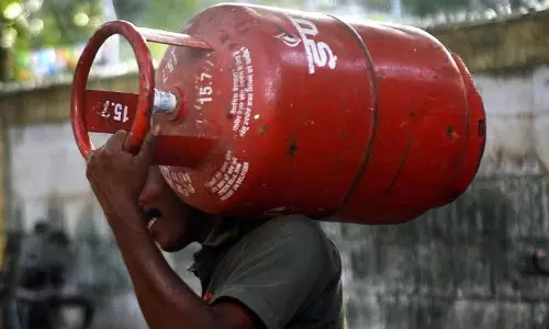 வீட்டு உபயோக பயன்பாடுகளுக்கான கேஸ் சிலிண்டர்களுக்கு மானியம் ரூ.200ஆக அதிகரிப்பு- மத்திய அரசு