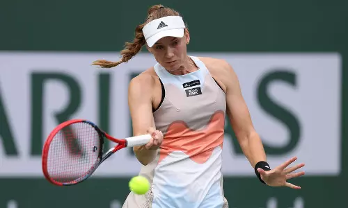 மியாமி ஓபன் டென்னிஸ் போட்டி: 2வது சுற்றில் ரைபகினா, லினெட் வெற்றி