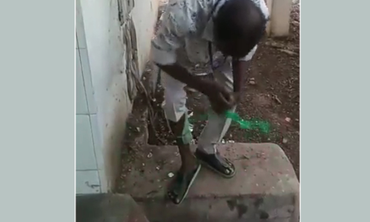 காலில் கட்டி கஞ்சா கடத்தல்- தேவஸ்தான ஒப்பந்த ஊழியர் கைது