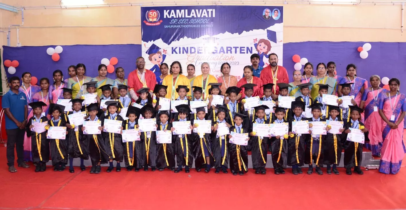 சாகுபுரம் கமலாவதி பள்ளியில் மழலையர் பிரிவு மாணவர்களுக்கு பட்டமளிப்பு சாகுபுரம் கமலாவதி பள்ளியில் மழலையர் பிரிவு மாணவர்களுக்கு பட்டமளிப்பு
