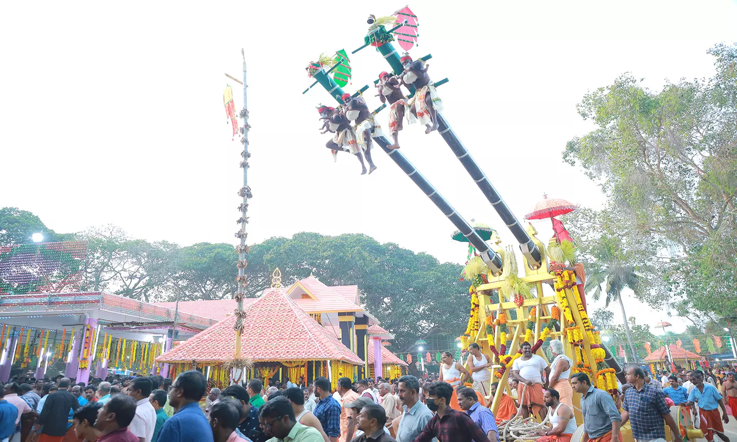 கொல்லங்கோட்டில் இன்று பத்ரகாளி அம்மன் கோவிலில் தூக்க நேர்ச்சை திருவிழா