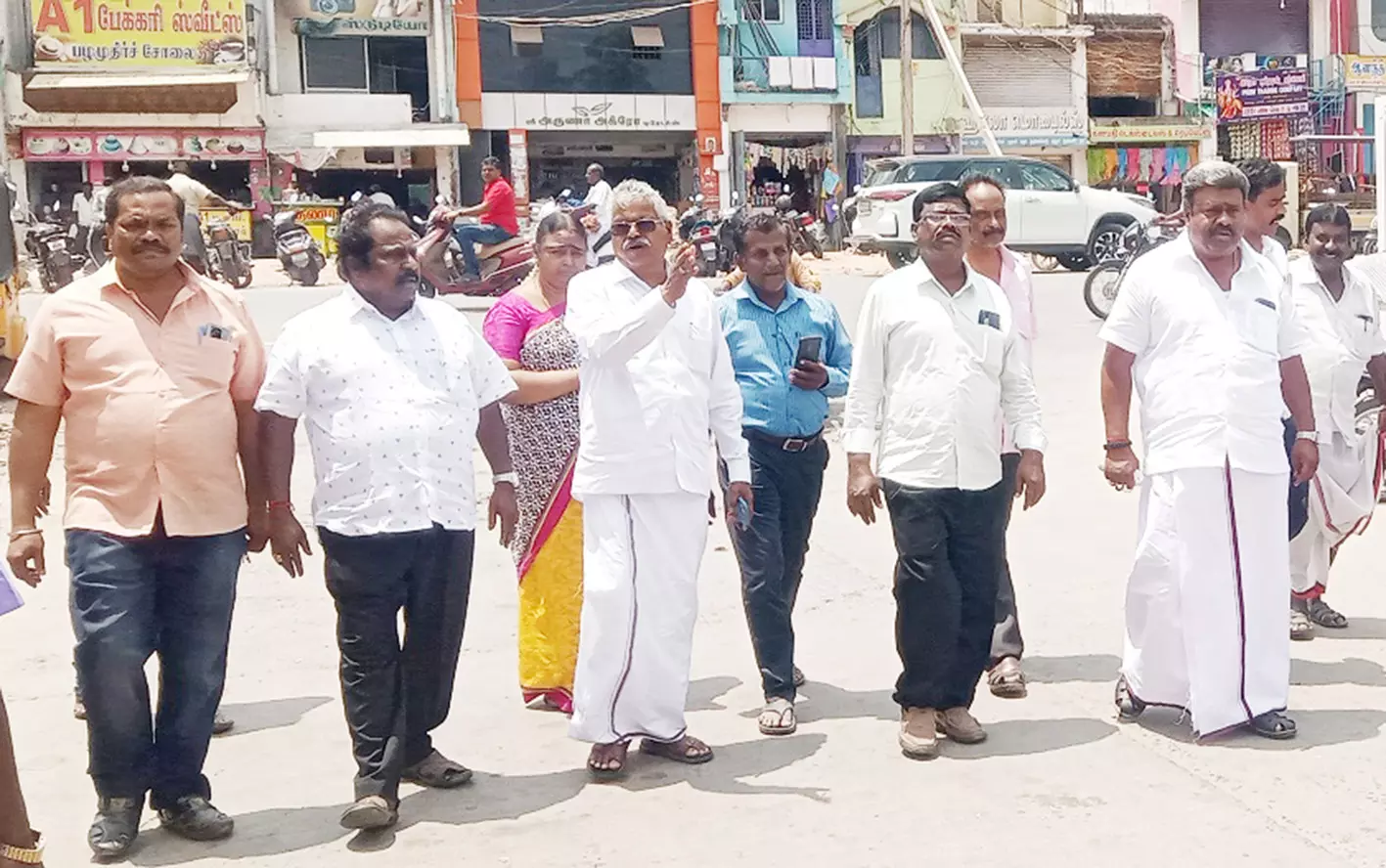 அரூர் பேருந்து நிலையத்தை அதிகாரிகள் ஆய்வு அரூர் பேருந்து நிலையத்தை அதிகாரிகள் ஆய்வு