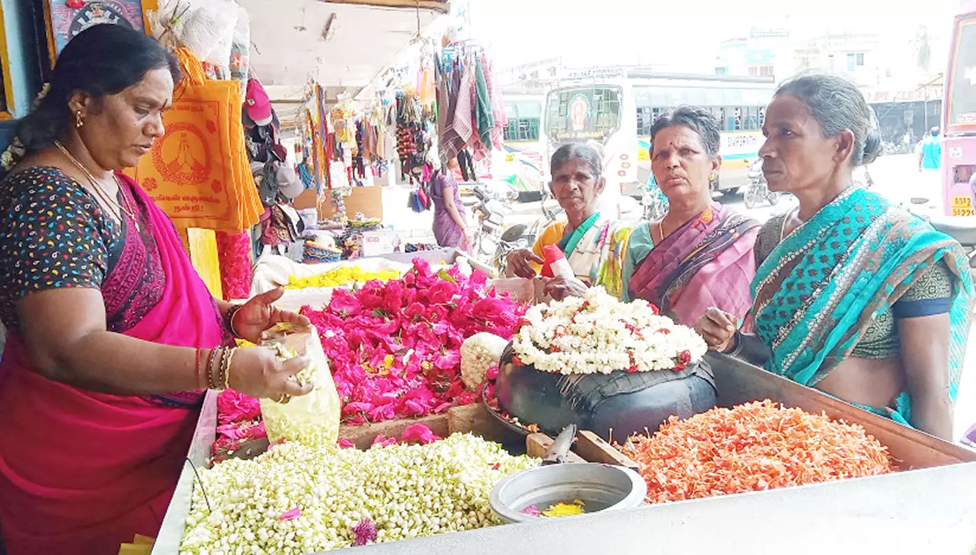 அரூரில் குண்டுமல்லி விலை சரிவு