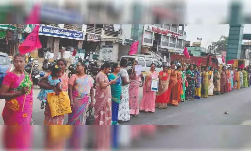 உடுமலையில் ஜாக்டோ-ஜியோ சார்பில் மனிதசங்கிலி