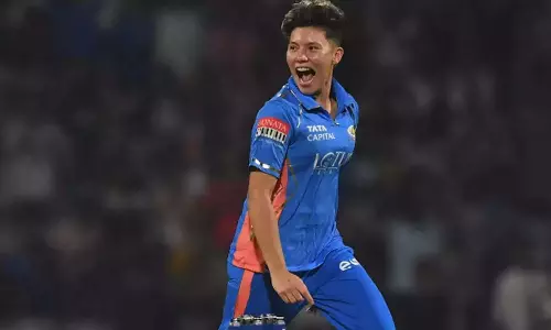 மகளிர் பிரீமியர் தொடரில் முதல் ஹாட்ரிக்: வரலாற்று சாதனை படைத்த மும்பை வீராங்கனை- வீடியோ