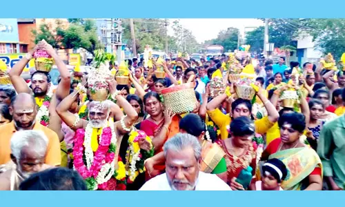 பங்குனி பொங்கல் விழாவில் தீ மிதித்த பக்தர்கள்