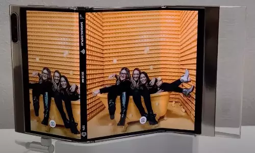 மூன்றாக மடிக்கலாம் - புதிய ஃபோல்டபில் போன் உருவாக்கும் சாம்சங்