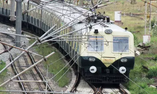 கும்மிடிப்பூண்டி-பொன்னேரி இடையே ரெயில்கள் ரத்து