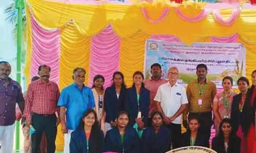 முள்ளுக்குறிச்சியில் கல்லூரி மாணவிகள் நடத்திய வேளாண் கண்காட்சி