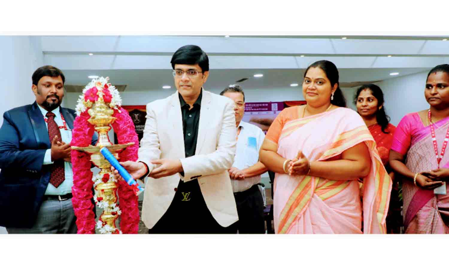 கண்லென்ஸ் பொருத்துதல் பயிலரங்கு-டீன் செந்தில்குமார் தொடங்கி வைத்தார்