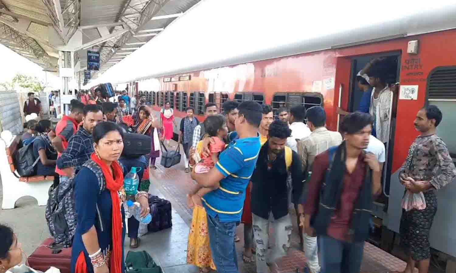 பீகார் தொழிலாளர்கள் வருகை - பாட்னா ரெயிலில் கூடுதல் பெட்டிகள் இணைப்பு