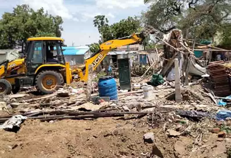 வீடுகள் இடித்து அகற்றம்