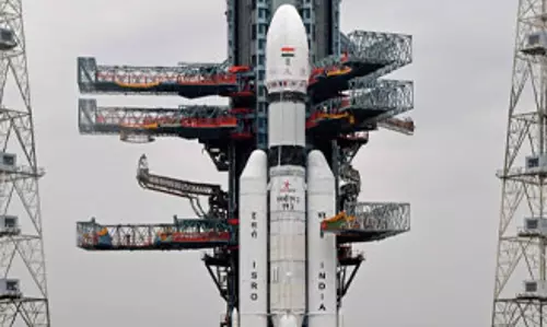 இந்தியாவின் பிரம்மாண்ட எல்.வி.எம்-3 ராக்கெட் இன்று விண்ணில் பாய்கிறது