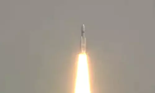 எல்.வி.எம். மார்க்-3 ராக்கெட் வெற்றிகரமாக விண்ணில் நிலைநிறுத்தப்பட்டது: இஸ்ரோ தகவல்