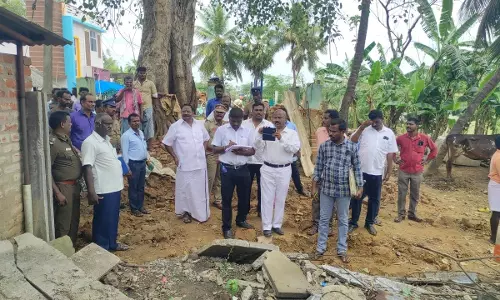 ஏரிகள் ஆக்கிரமிப்புகளை ஆய்வு செய்த வழக்கறிஞர்கள்