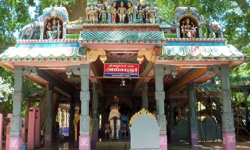 மேலப்புதுக்குடி அருஞ்சுனை காத்த அய்யனார் திருக்கோவில்