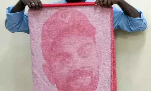 ஒரே துண்டில் இரு கிரிக்கெட் வீரர் உருவம் நெய்த சென்னிமலை வடிவமைப்பாளர்