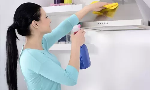 பெண்கள் சமையலறை சிம்னியை சுத்தம் செய்வது எப்படி?