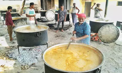 பள்ளிவாசல்களில் நோன்பு கஞ்சி விநியோகம்