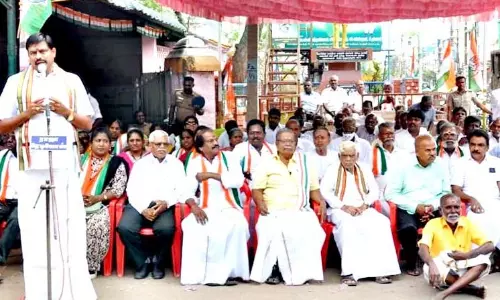 மதுரையில் காங்கிரசார் சத்தியாகிரக போராட்டம்