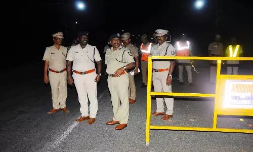 ஆந்திர எல்லை சோதனை சாவடியில் டி.ஐ.ஜி. திடீர் ஆய்வு