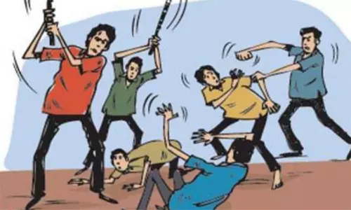 அரசு பள்ளி மாணவர்கள் கோஷ்டி மோதல்