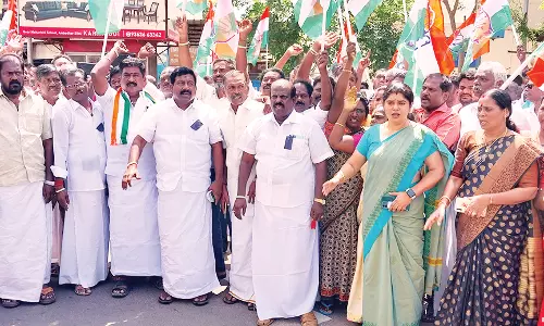 காரைக்குடியில் காங்கிரஸ் கட்சியினர் ஆர்ப்பாட்டம்