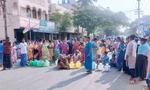 கோவையில் குடிநீர் கேட்டு பெண்கள் மறியல்