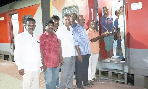 சிறப்பு ரெயிலுக்கு வரவேற்பு