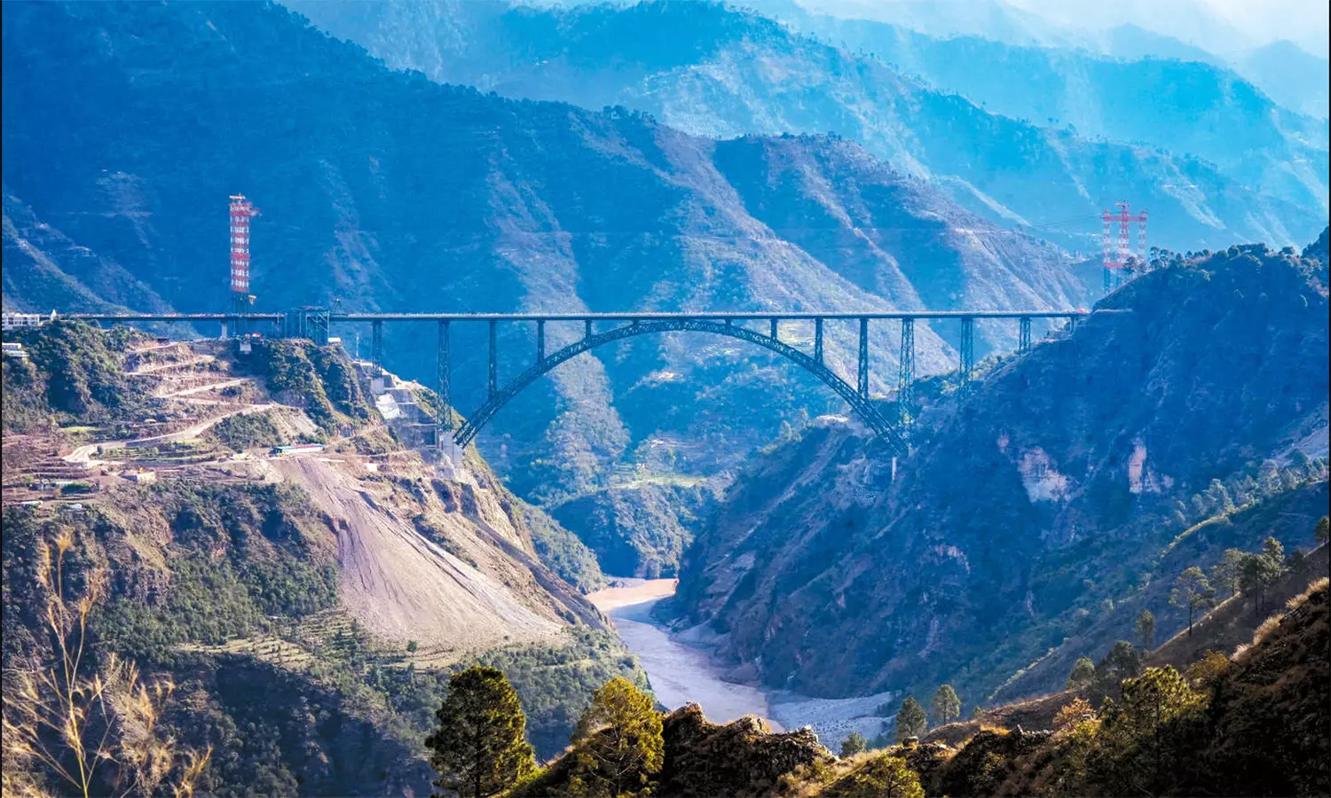 காஷ்மீரில் அமைக்கப்படும் உலகின் உயரமான ரெயில்வே பாலம்: மே மாதம் பயன்பாட்டுக்கு வருகிறது காஷ்மீரில் அமைக்கப்படும் உலகின் உயரமான ரெயில்வே பாலம்: மே மாதம் பயன்பாட்டுக்கு வருகிறது