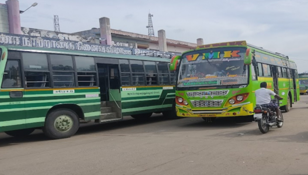 ஓமலூர் பஸ் நிலைய கடைகளில் பல மடங்கு கட்டணம் வசூல் ஓமலூர் பஸ் நிலைய கடைகளில் பல மடங்கு கட்டணம் வசூல்