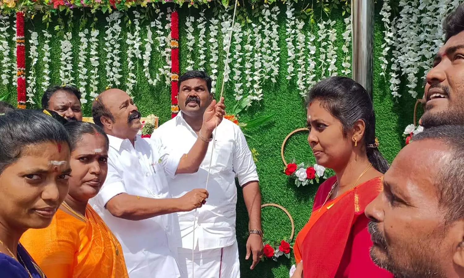 சங்கரன்கோவிலில் தி.மு.க. கொடியேற்றம் சங்கரன்கோவிலில் தி.மு.க. கொடியேற்றம்