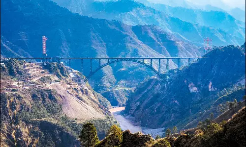 காஷ்மீரில் அமைக்கப்படும் உலகின் உயரமான ரெயில்வே பாலம்: மே மாதம் பயன்பாட்டுக்கு வருகிறது