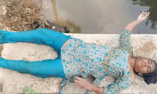 இரட்டை வாய்க்காலில் பிணமாக மிதந்த பெண்