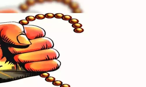 தூங்கிய பெண்ணிடம் செயின் பறிக்க முயற்சி