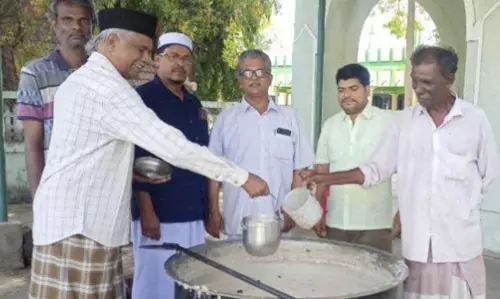 பள்ளிவாசல்களில் ஆட்டுக்கறி கலந்த நோன்பு கஞ்சி வினியோகம்