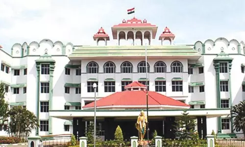 ஆக்கிரமிப்புகள் அகற்றும் விவகாரம்- அதிகாரிகளுக்கு மதுரை ஐகோர்ட்டு கடும் எச்சரிக்கை