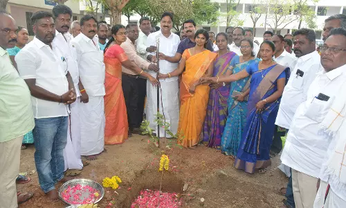 அரசு மேல்நிலைப்பள்ளியில் கட்டிட கட்டுமான பணிகள்