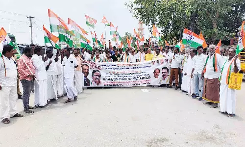 ராணிப்பேட்டை முத்துக்கடையில் காங்கிரசார் ஆர்பாட்டம்