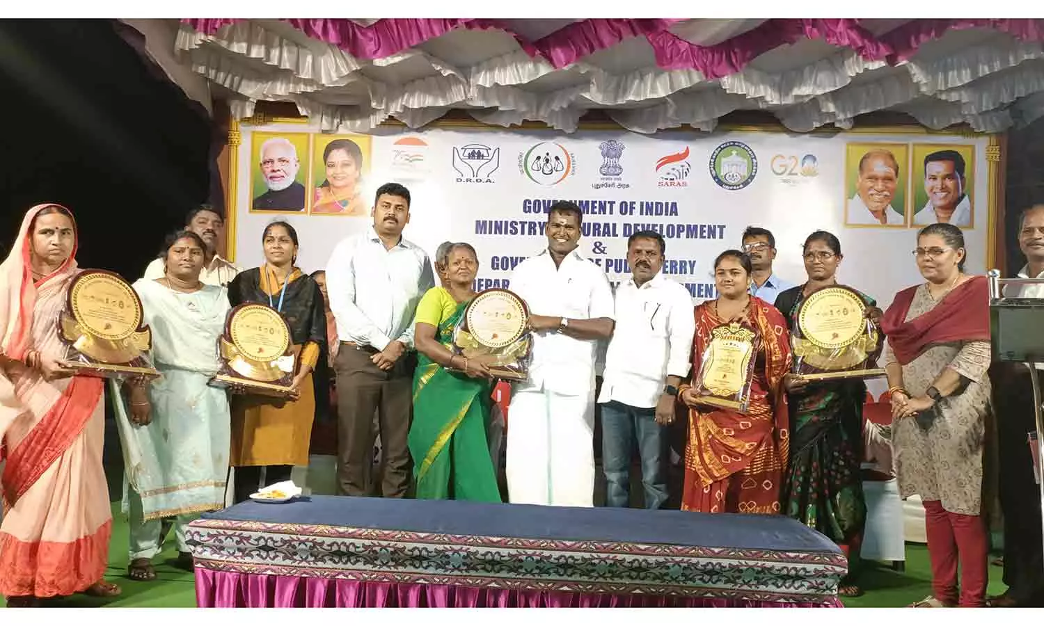 மத்திய அரசு வழங்கும் நிதியை முழுமையாக செலவிடுகிறார்-அமைச்சர் சாய்.ஜெ.சரவணன்குமார் பெருமிதம் மத்திய அரசு வழங்கும் நிதியை முழுமையாக செலவிடுகிறார்-அமைச்சர் சாய்.ஜெ.சரவணன்குமார் பெருமிதம்