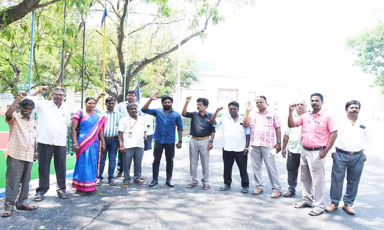 அரசு ஊழியர் சங்கத்தினர் வேலை நிறுத்தம் அரசு ஊழியர் சங்கத்தினர் வேலை நிறுத்தம்