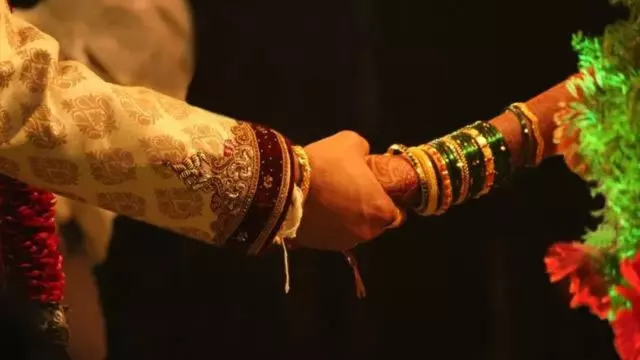 கோவையில் முதல் மனைவிக்கு தெரியாமல் 2-வது திருமணம் செய்து குழந்தை பெற்ற தொழிலாளி