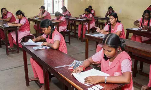 10-ம் வகுப்பு மாணவர்களுக்கு ஹால்டிக்கெட் விநியோகம்